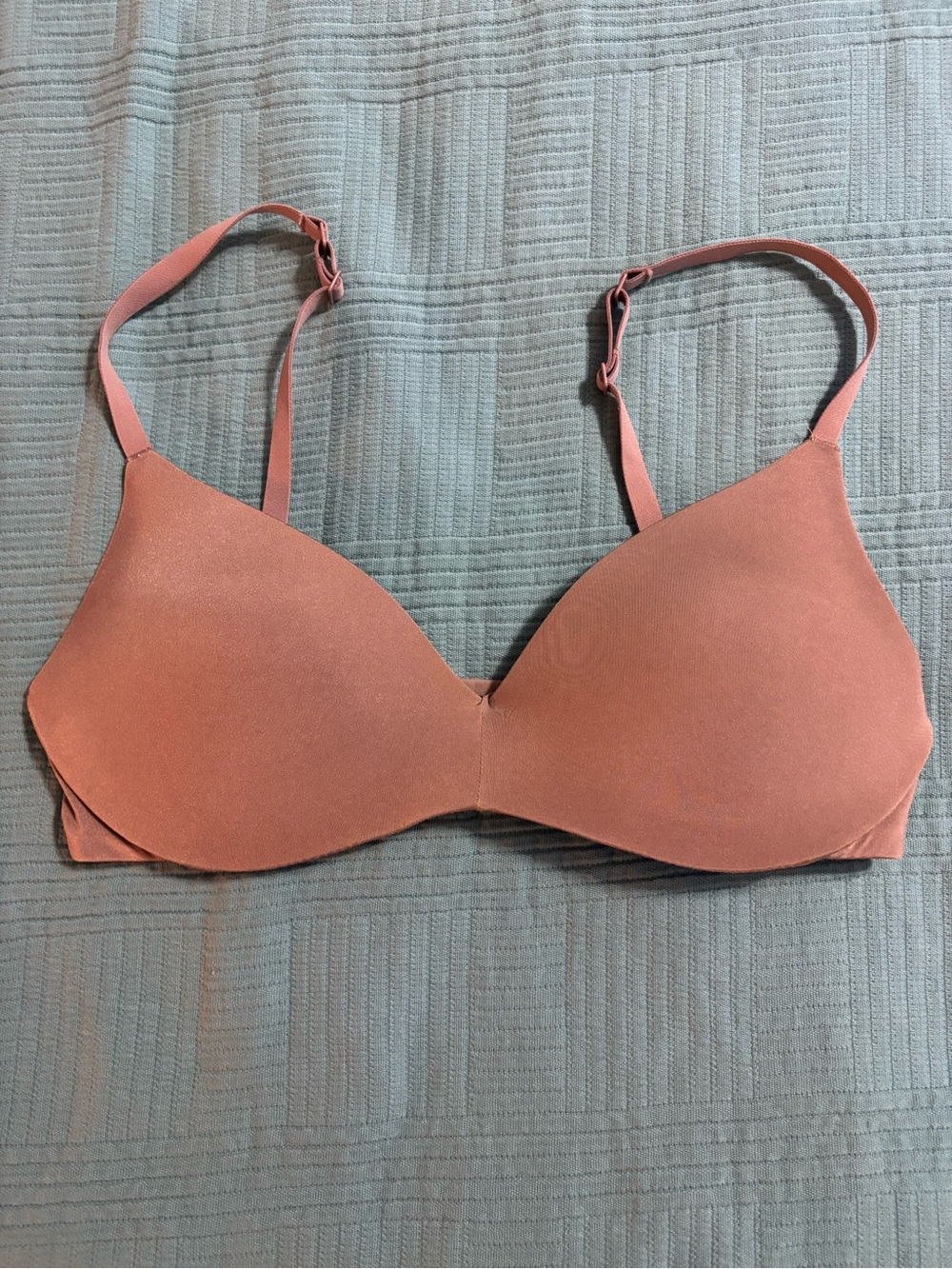 Skims wireless Tshirt bra 32C
